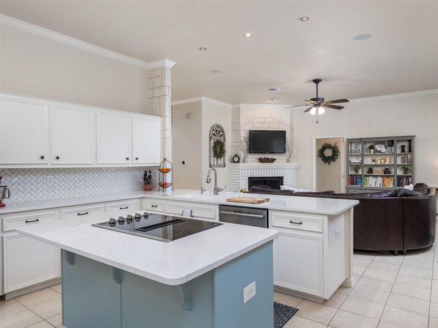 11042 Crossland DR, Austin, TX 78726