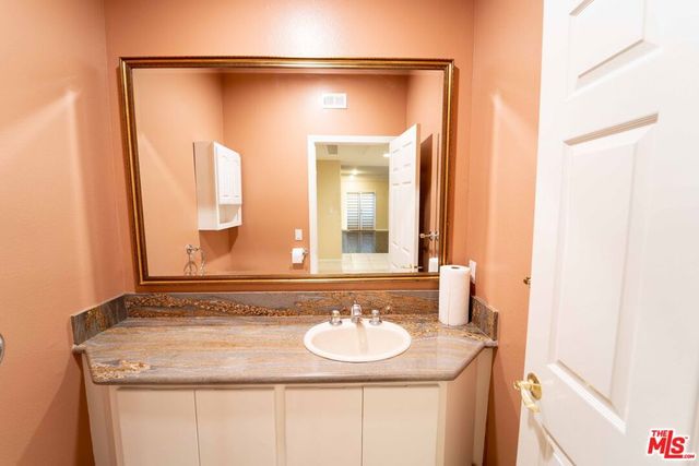 12011 Goshen Avenue 202, Los Angeles, CA 90049