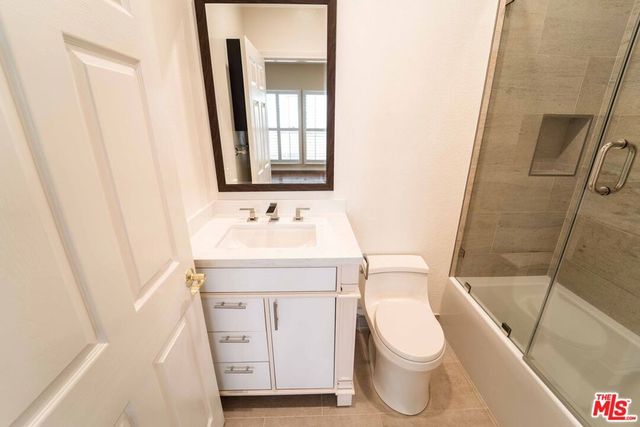 12011 Goshen Avenue 202, Los Angeles, CA 90049