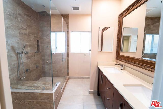 12011 Goshen Avenue 202, Los Angeles, CA 90049