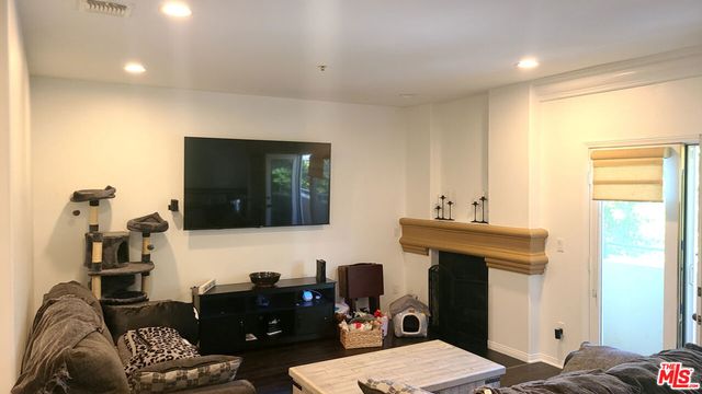 12011 Goshen Avenue 202, Los Angeles, CA 90049