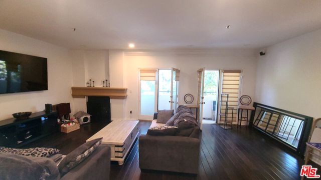 12011 Goshen Avenue 202, Los Angeles, CA 90049