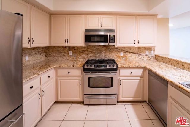 12011 Goshen Avenue 202, Los Angeles, CA 90049