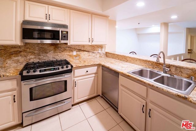 12011 Goshen Avenue 202, Los Angeles, CA 90049