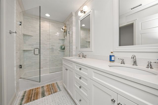 3102 162nd Street, Urbandale, IA 50323