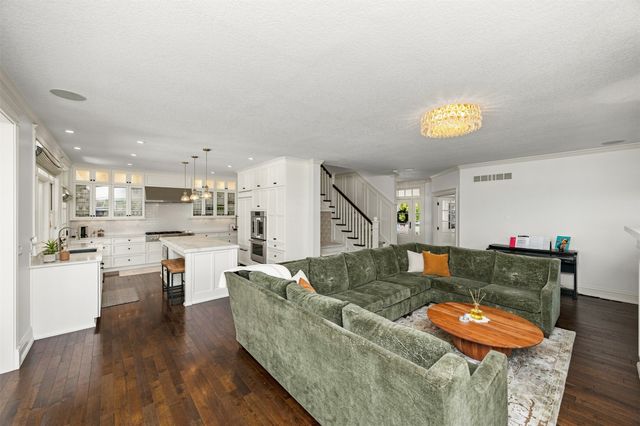 3102 162nd Street, Urbandale, IA 50323