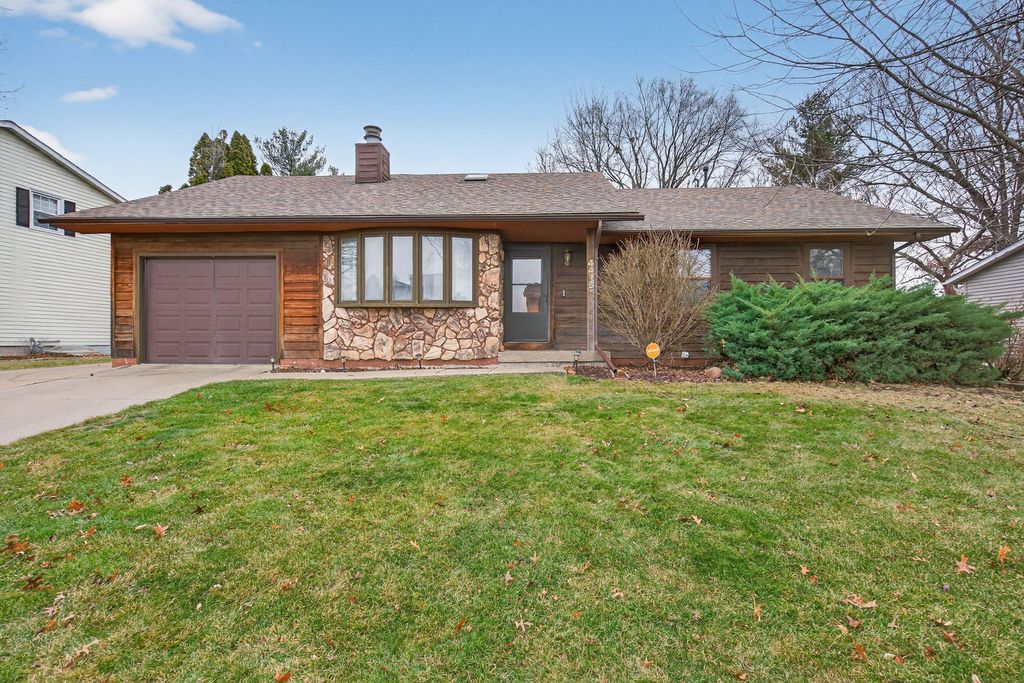 4415 31st Street, Bettendorf, IA 52722