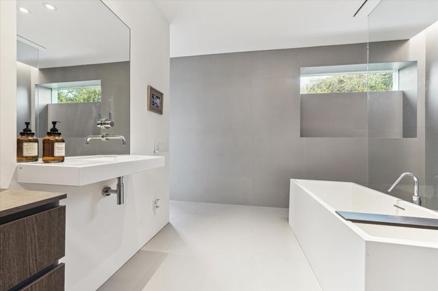 2169 University Boulevard, Houston, TX 77030