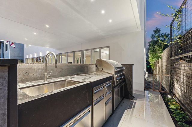 2169 University Boulevard, Houston, TX 77030