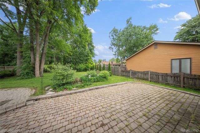 2771 Winter Drive, Troy, MI 48083