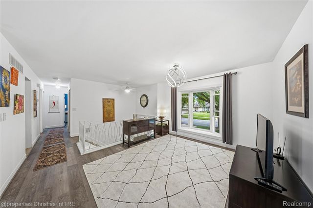 2771 Winter Drive, Troy, MI 48083