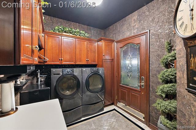 7310 Sandy Creek Lane, Bloomfield Hills, MI 48301