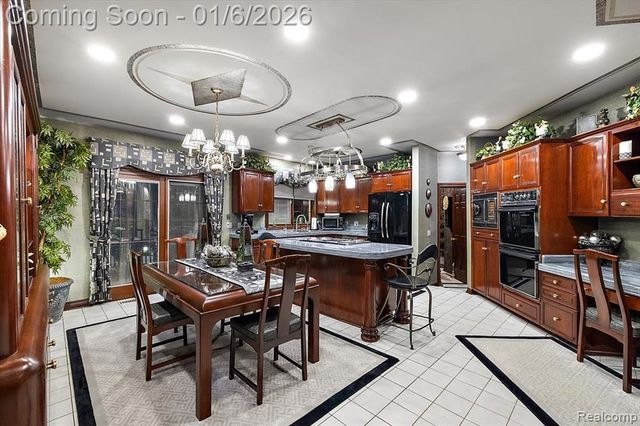 7310 Sandy Creek Lane, Bloomfield Hills, MI 48301