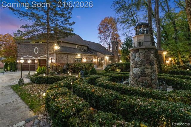 7310 Sandy Creek Lane, Bloomfield Hills, MI 48301