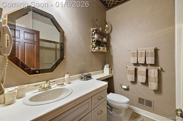 7310 Sandy Creek Lane, Bloomfield Hills, MI 48301