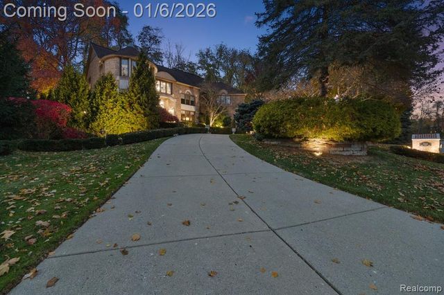 7310 Sandy Creek Lane, Bloomfield Hills, MI 48301