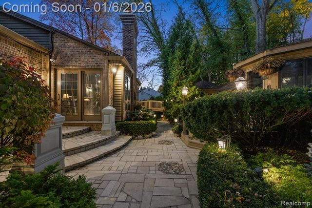 7310 Sandy Creek Lane, Bloomfield Hills, MI 48301