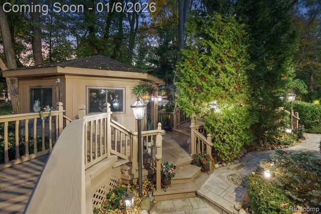 7310 Sandy Creek Lane, Bloomfield Hills, MI 48301