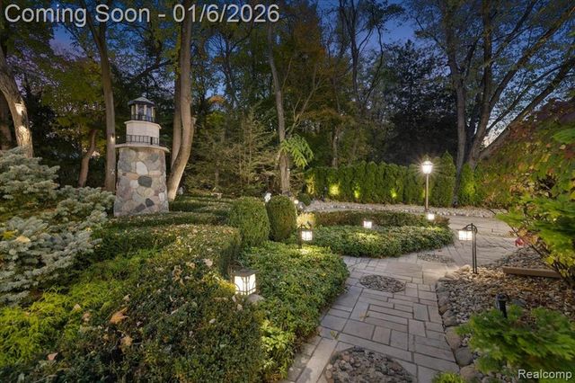 7310 Sandy Creek Lane, Bloomfield Hills, MI 48301