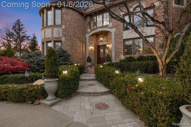 7310 Sandy Creek Lane, Bloomfield Hills, MI 48301