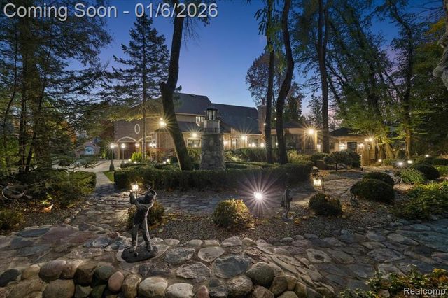 7310 Sandy Creek Lane, Bloomfield Hills, MI 48301