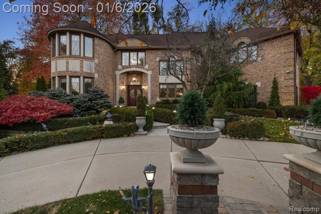 7310 Sandy Creek Lane, Bloomfield Hills, MI 48301