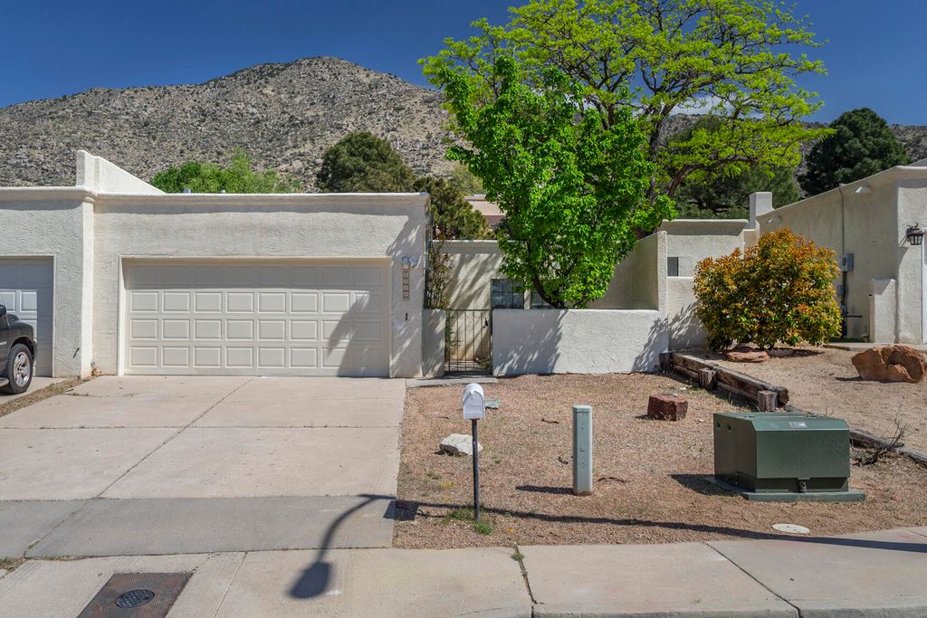 2908 Candelita Court NE, Albuquerque, NM 87112