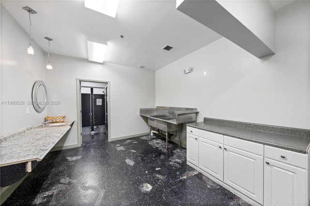 2585 NW 21st Ter, Miami, FL 33142