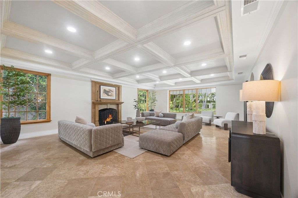 Image 10 of property listing at 341 N June, Los Angeles, CA 90004