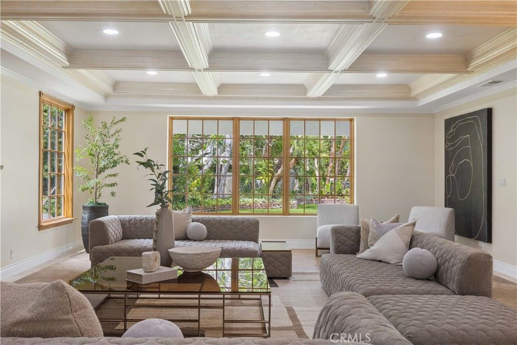 Image 11 of property listing at 341 N June, Los Angeles, CA 90004