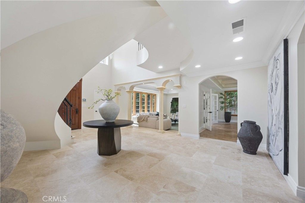 Image 16 of property listing at 341 N June, Los Angeles, CA 90004