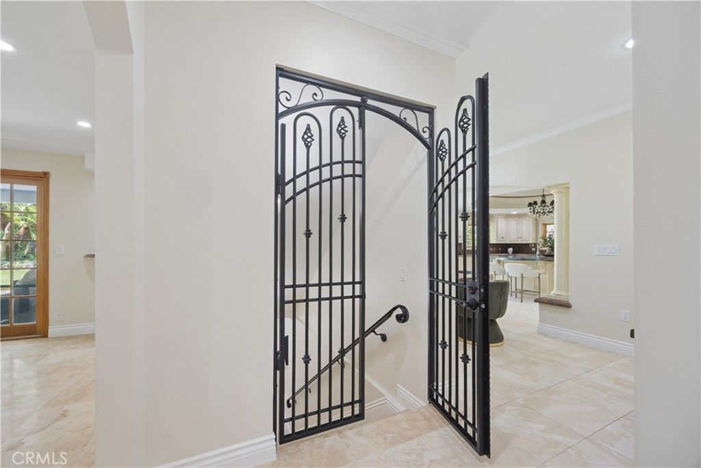 Image 17 of property listing at 341 N June, Los Angeles, CA 90004