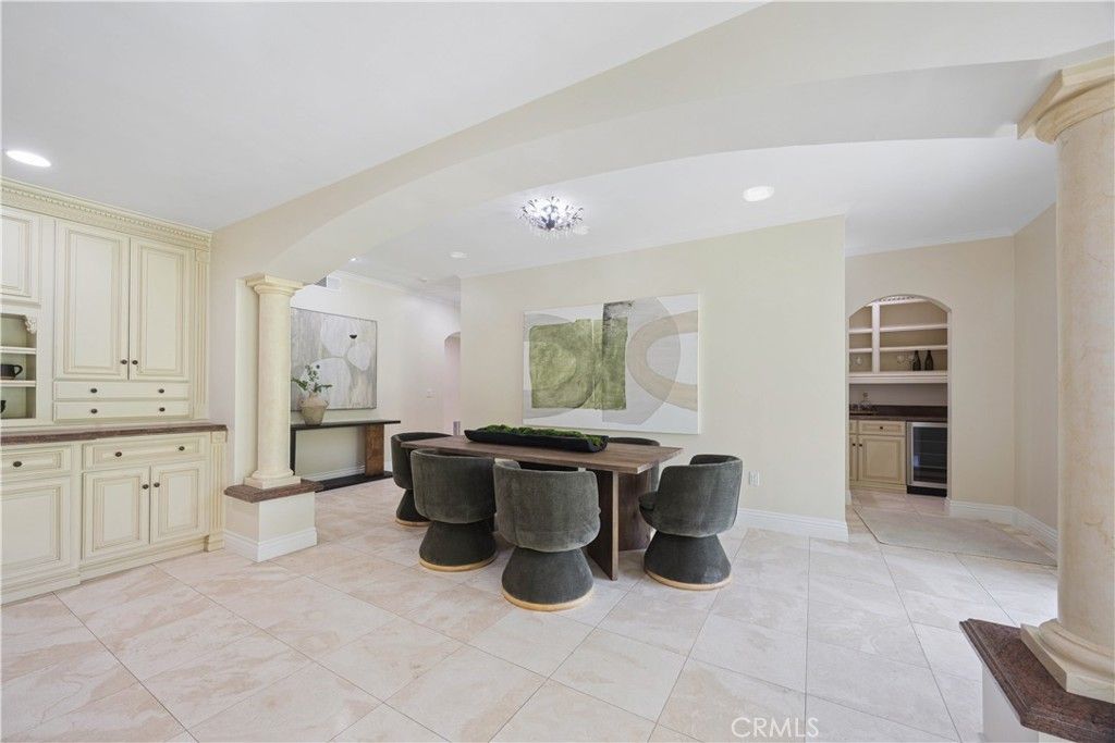 Image 23 of property listing at 341 N June, Los Angeles, CA 90004