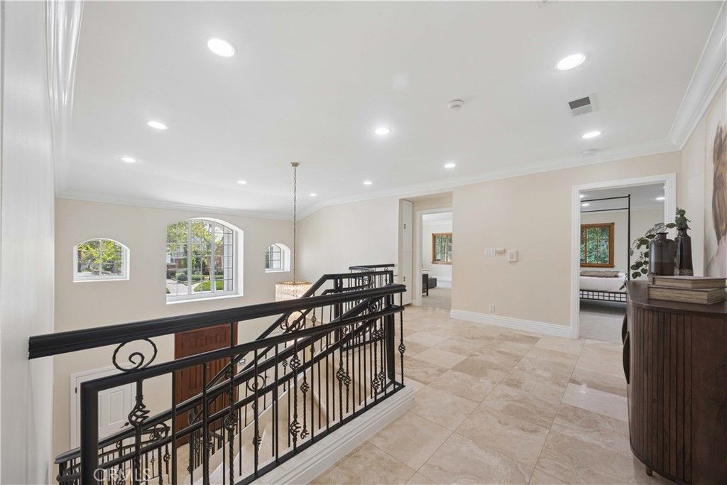 Image 27 of property listing at 341 N June, Los Angeles, CA 90004