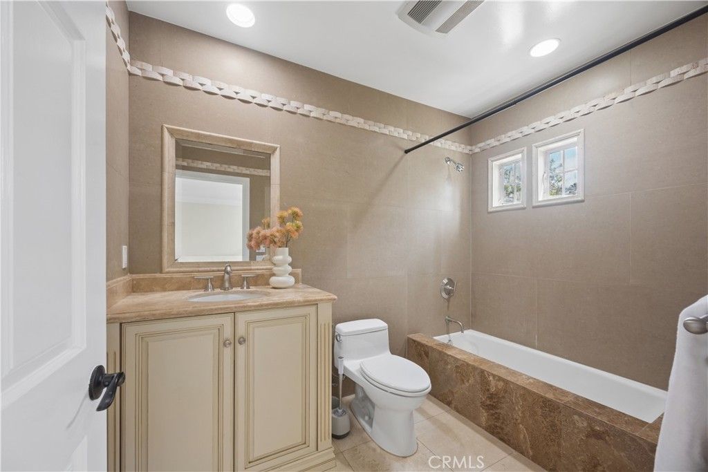 Image 29 of property listing at 341 N June, Los Angeles, CA 90004