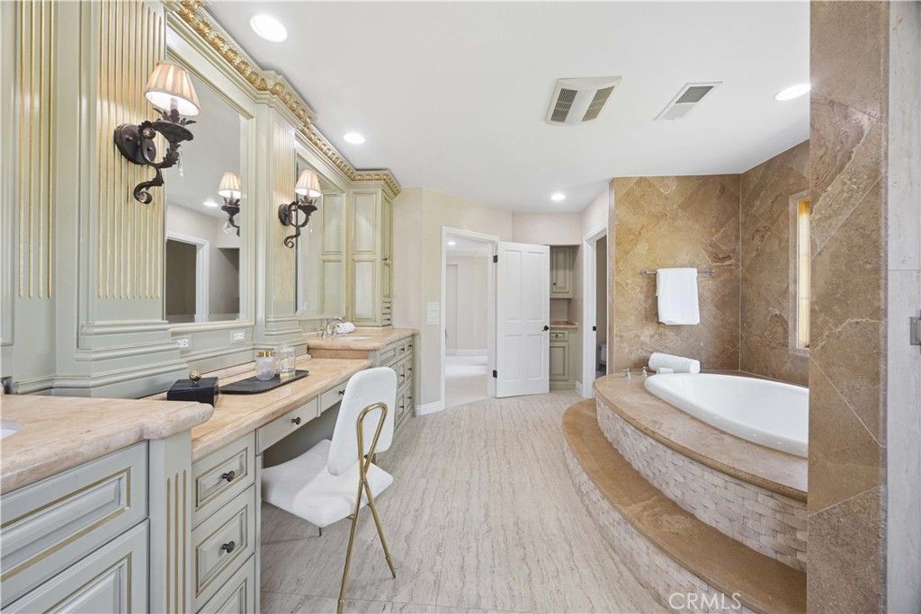 Image 32 of property listing at 341 N June, Los Angeles, CA 90004