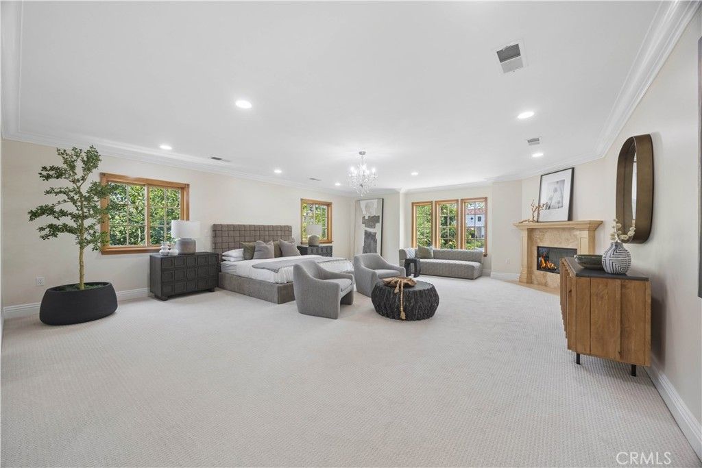 Image 33 of property listing at 341 N June, Los Angeles, CA 90004