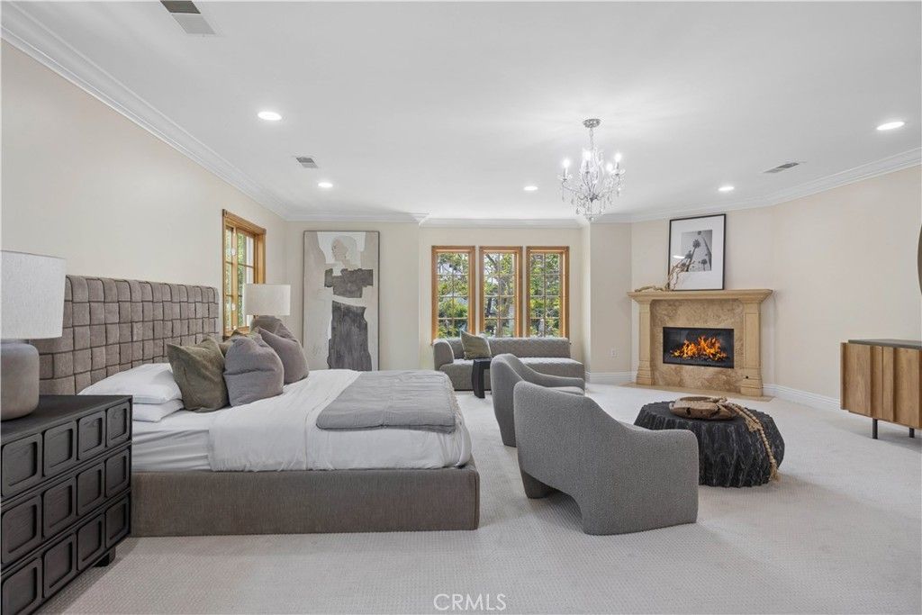 Image 34 of property listing at 341 N June, Los Angeles, CA 90004