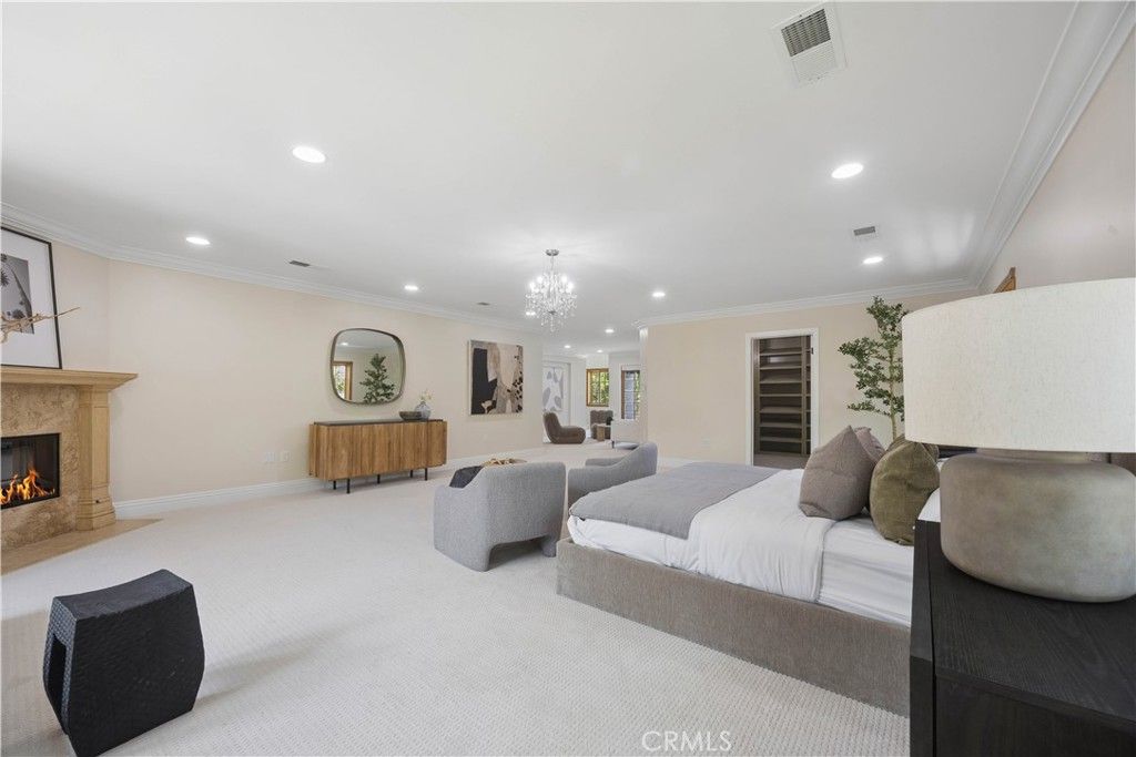 Image 35 of property listing at 341 N June, Los Angeles, CA 90004