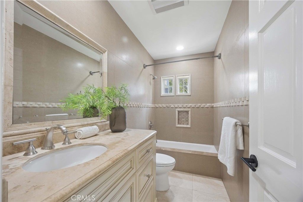 Image 41 of property listing at 341 N June, Los Angeles, CA 90004