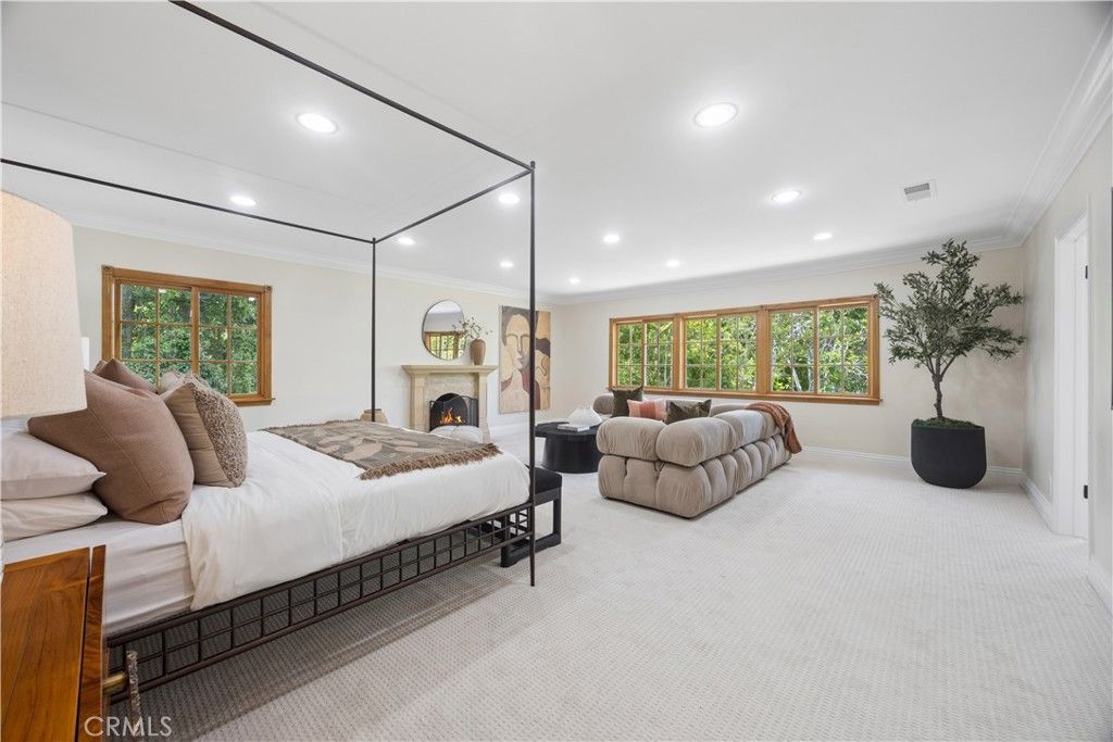 Image 43 of property listing at 341 N June, Los Angeles, CA 90004