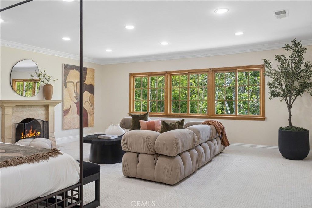 Image 44 of property listing at 341 N June, Los Angeles, CA 90004