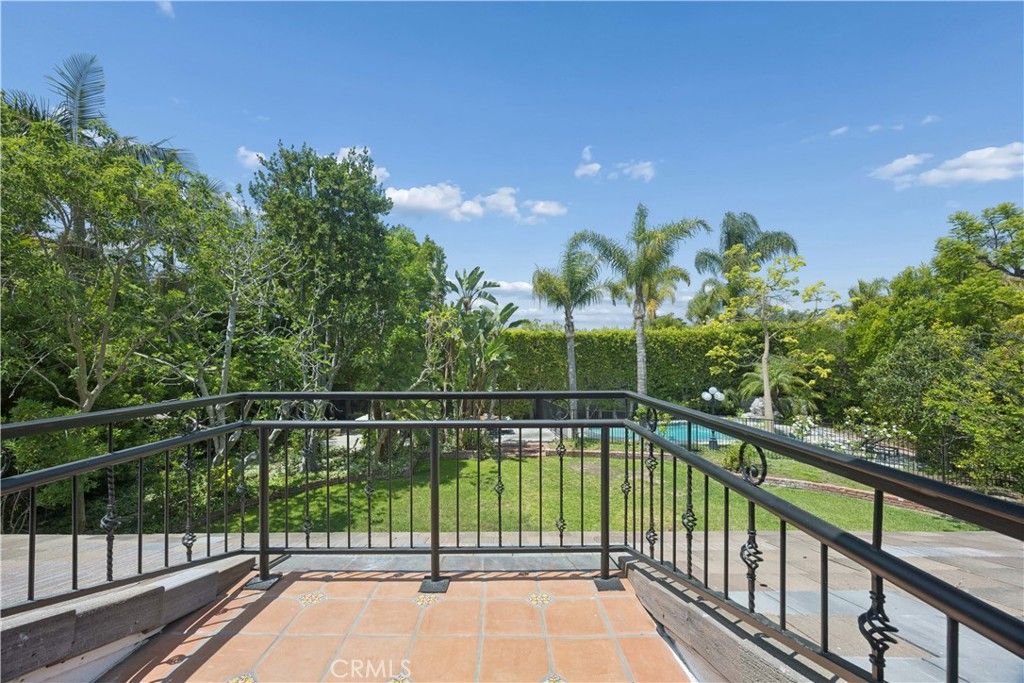 Image 46 of property listing at 341 N June, Los Angeles, CA 90004
