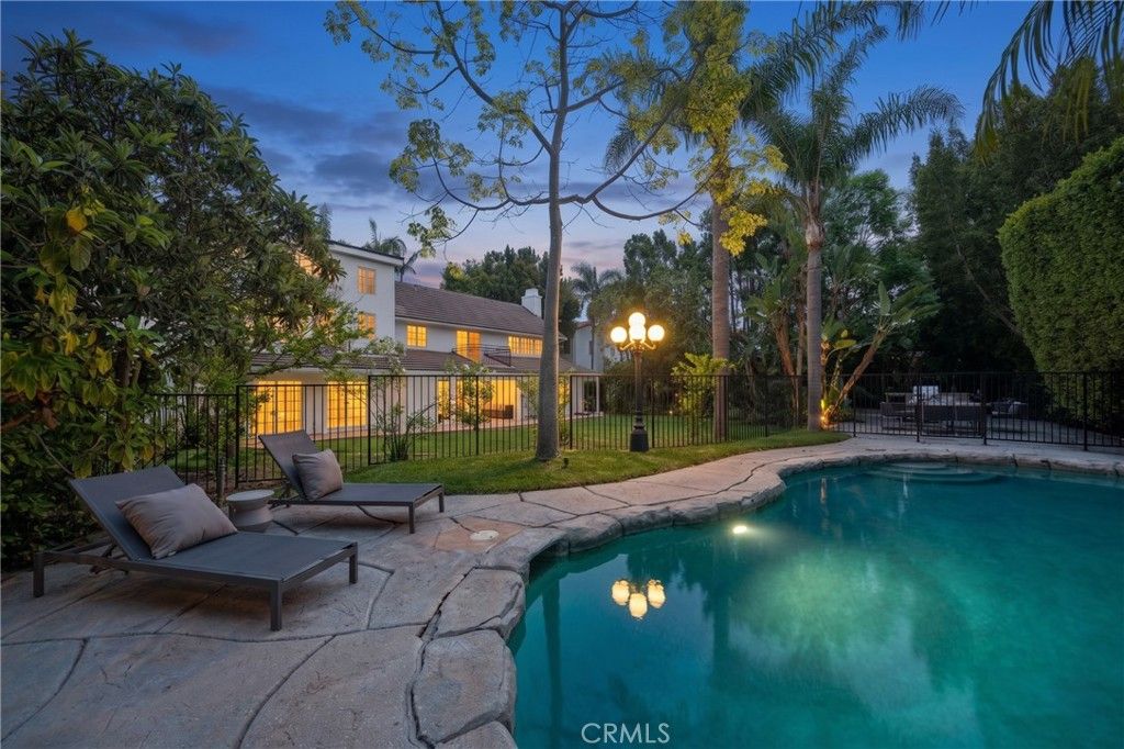 Image 57 of property listing at 341 N June, Los Angeles, CA 90004