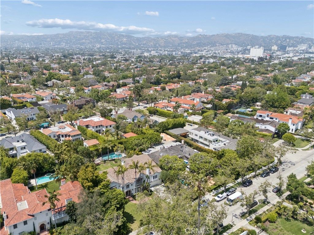 Image 60 of property listing at 341 N June, Los Angeles, CA 90004