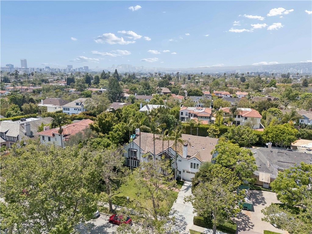 Image 61 of property listing at 341 N June, Los Angeles, CA 90004