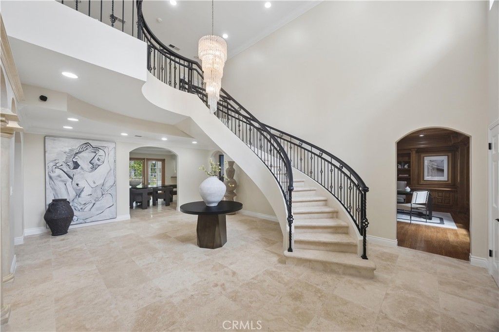Image 7 of property listing at 341 N June, Los Angeles, CA 90004
