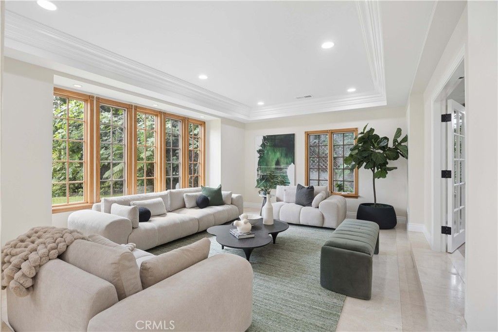 Image 8 of property listing at 341 N June, Los Angeles, CA 90004
