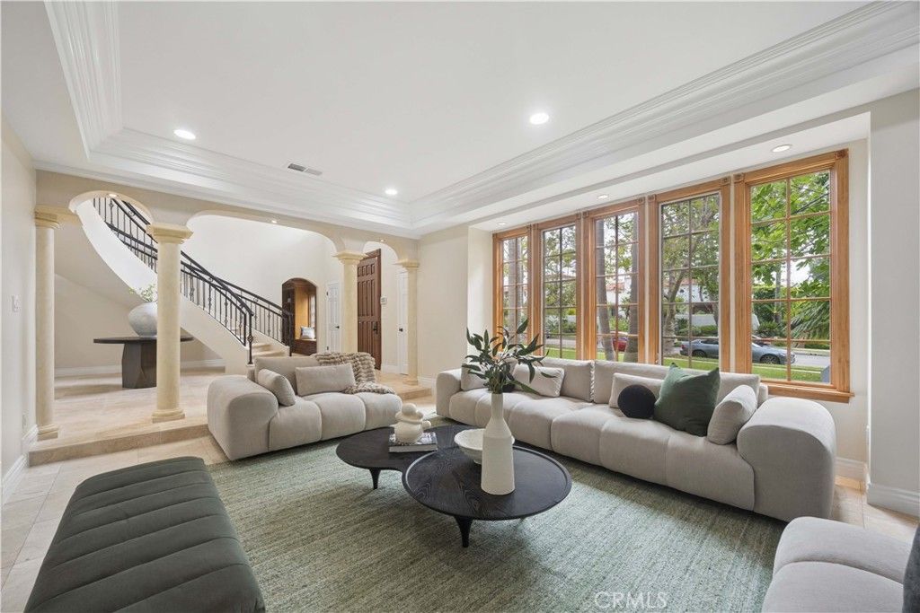 Image 9 of property listing at 341 N June, Los Angeles, CA 90004