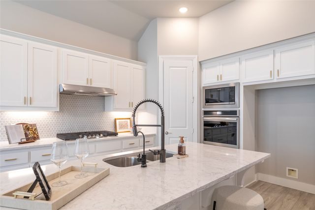 937 Rosebay Drive, Justin, TX 76247